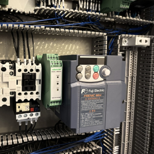 BỘ KHUẾCH ĐẠI TÍN HIỆU LOAD CELL CÀI RAY AM02A-D 2 Lắp đặt bộ khuếch đại chuyển đổi tín hiệu load cell cài ray AM02A-D trong tủ điện